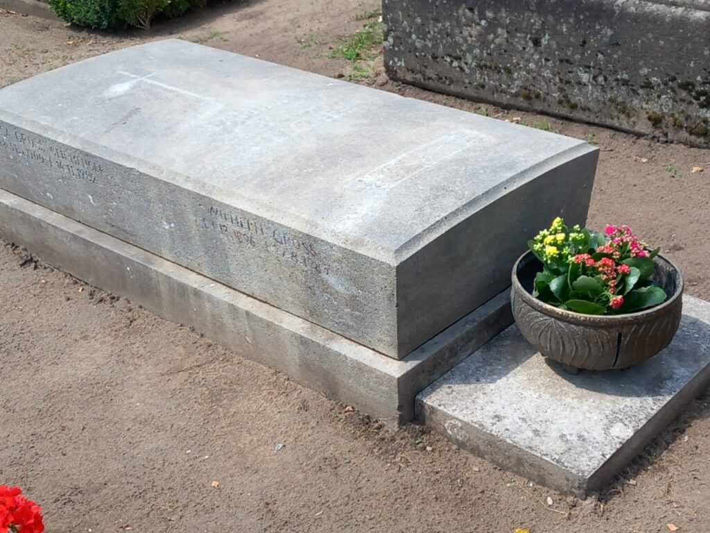 Grabstein nach Reinigung